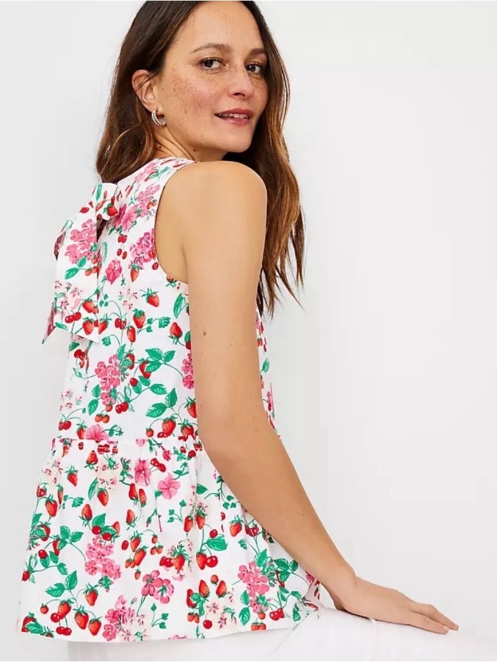 Ann Taylor floral strawberry sleeveless top size medium